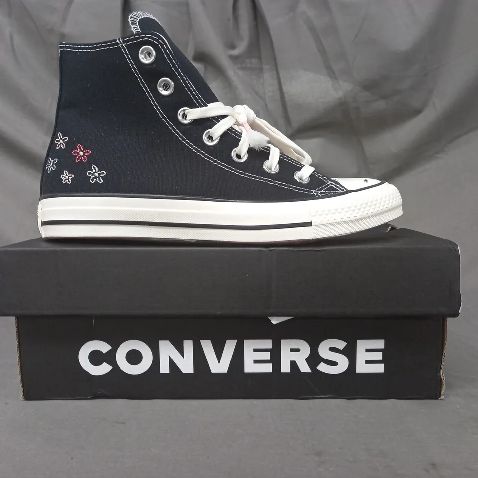 BOXED PAIR OF CONVERSE SHOES IN BLACK FLORAL PATTERN UK SIZE 5