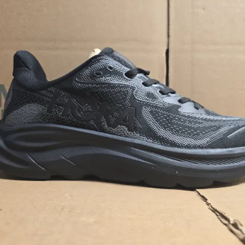 BOXED PAIR OF HOKA TRAINERS IN BLACK SIZE UK 9.5