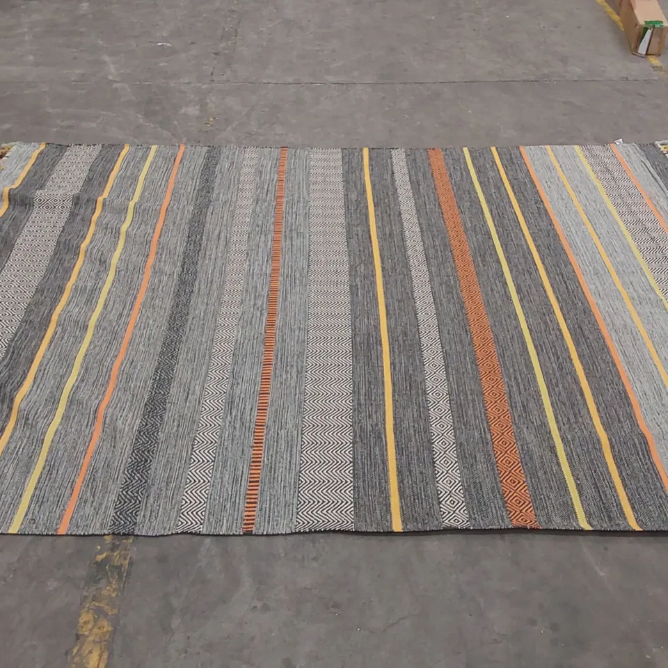 CLAUDIA SHORT PILE FRINGED RUG // SIZE: 240 X 340cm