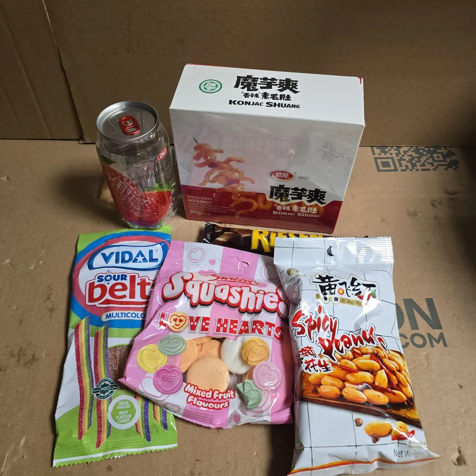 APPROXIMATELY 10 ASSORTED FOOD/DRINK PRODUCTS TO INCLUDE SPICY PEANUTS, SQUASHIES, KONJAC SHUANG ETC 