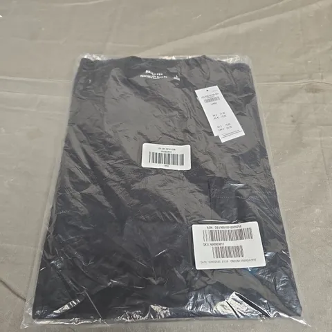 BAGGED HOLLISTER BOXY FIT TEE - SIZE LARGE