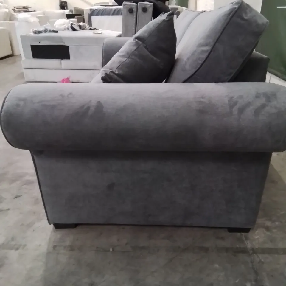 DESIGNER FABRIC UPHOLSTERED 2 SEATER SOFA IN GREY