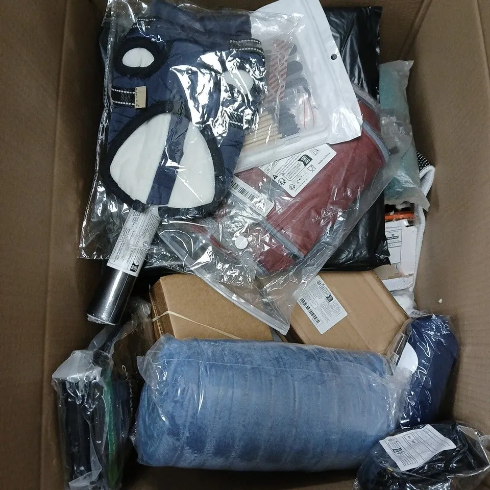 BOX OF APPROXIMATELY 15 ASSORTED HOUSEHOLD ITEMS TO INCLUDE PILLOWCASES, EXTENSION PLUG, SEWING KIT ETC