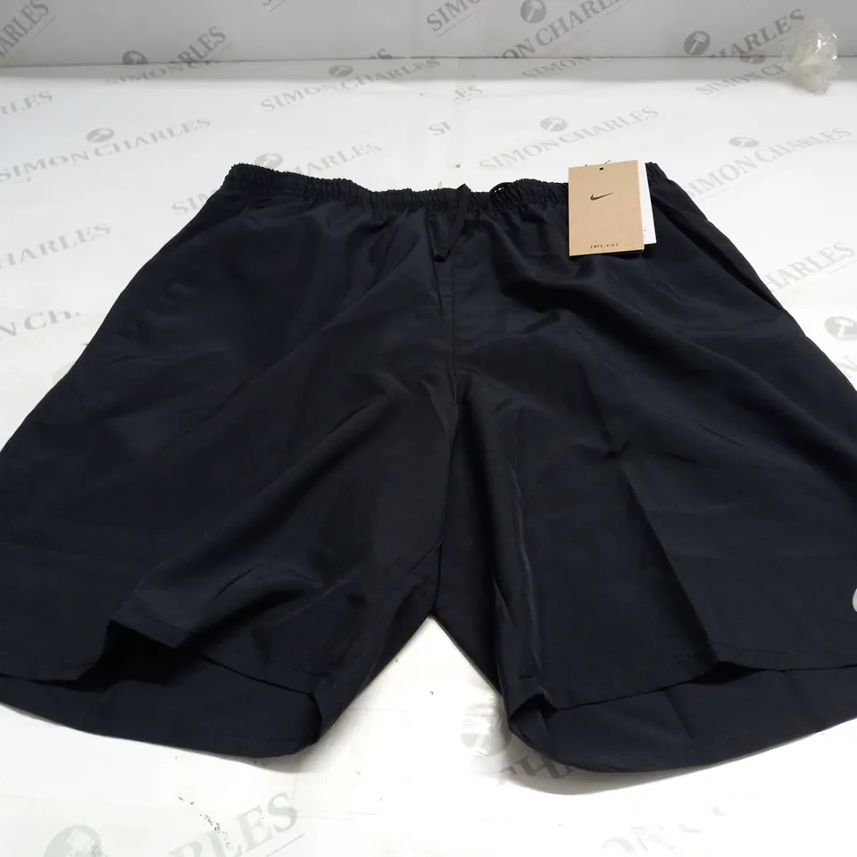 NIKE DRI-FIT SHORTS SIZE M