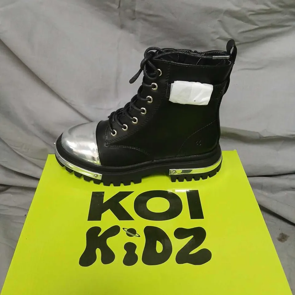 BRAND NEW BOXED KOI KIDZ LIL' BORIN HARDWARE BOOTS - BLACK PU WITH SILVER TOE CAP, KIDS UK 13