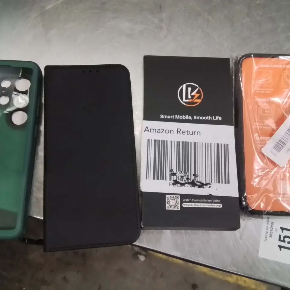 PALLET CONTAINING A LARGE QUANTITY OF PHONE CASES 