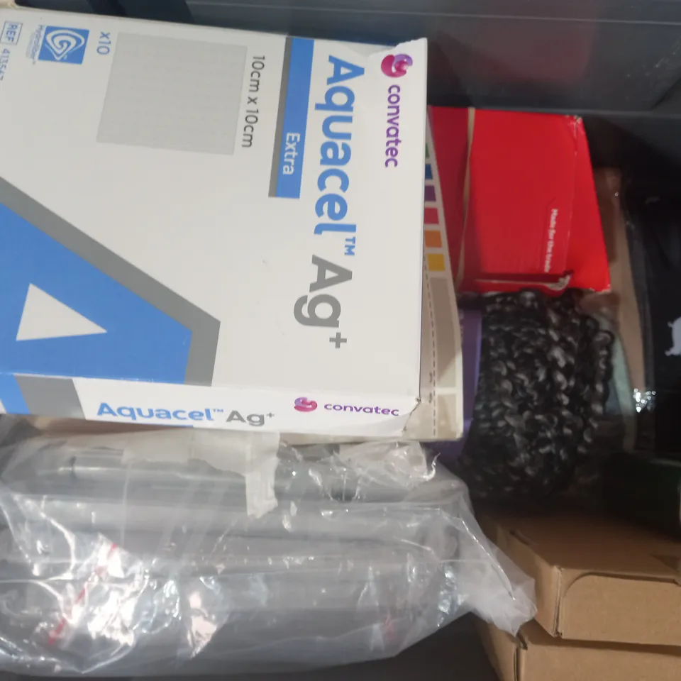 LOT OF APPROXIMATELY 10 ASSORTED HOUSEHOLD ITEMS TO INCLUDE STYLECRAFT SPECIAL YARN, CRYSTAL CLEAR EPOXY HARDENER, DULUX SIMPLY REFRESH ONE COAT, ETC