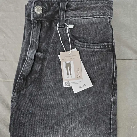 MNG MOM HIGH-WAIST REGULAR FIT JEANS IN CHARCOAL SIZE EU 36