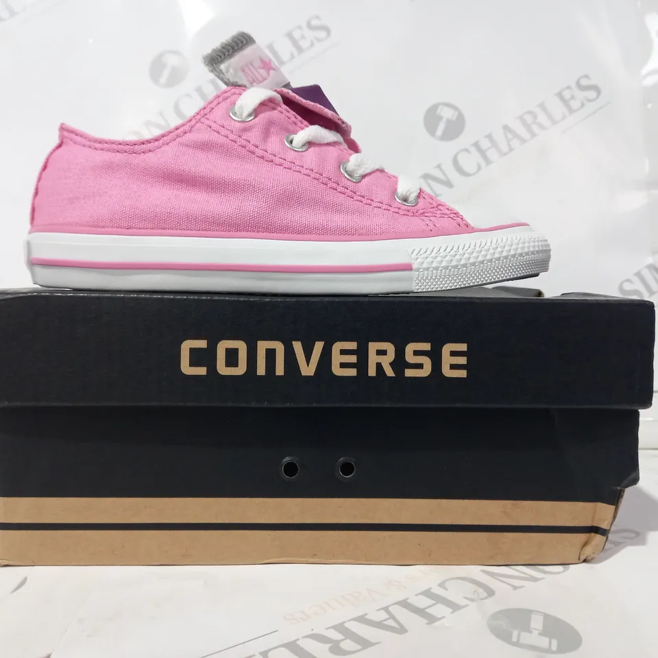 BOXED PAIR OF CONVERSE KIDS SHOES IN PINK UK SIZE 10