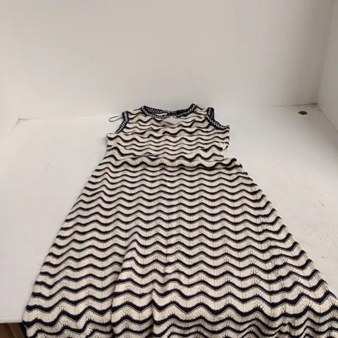 NOBODY'S CHILD NAVY & CREAM ZIGZAG KNIT DRESS – UK SIZE M, MADE IN CHINA