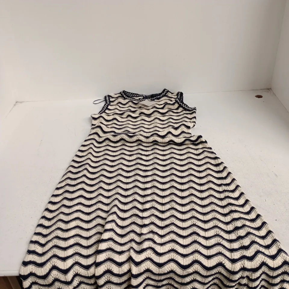 NOBODY'S CHILD NAVY & CREAM ZIGZAG KNIT DRESS – UK SIZE M, MADE IN CHINA