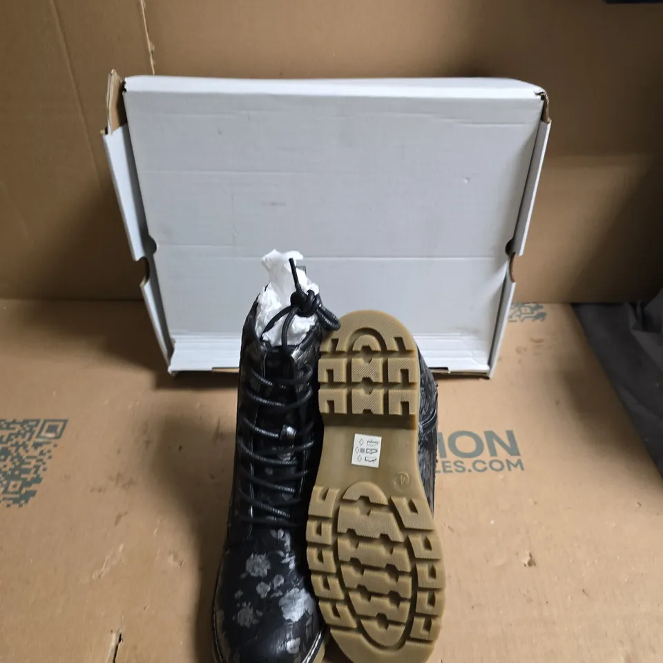 WOMEN'S BLACK FLORAL PRINT LACE-UP ANKLE BOOT - UK SIZE 4