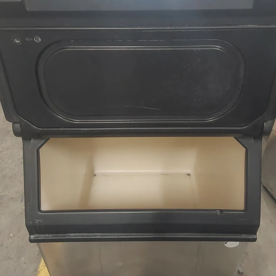 FOSTER F302 AFX LARGE ICE MACHINE ON BIN