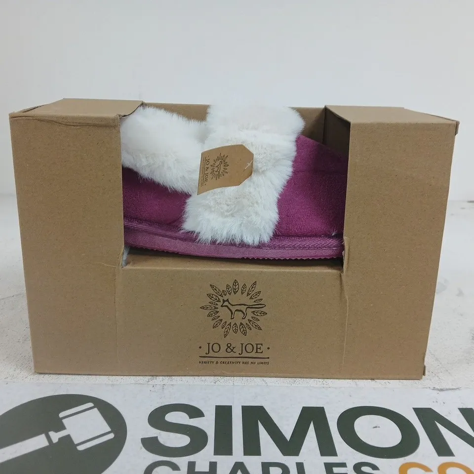 JO & JOE WOMEN'S FURRY SLIPPERS –SIZE 8