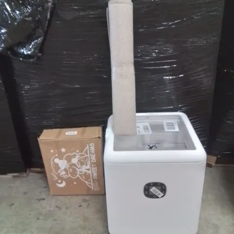 PALLET OF ASSORTED HOUSEHOLD GOODS AND PRODUCTS TO INCLUDE;CAT LITTER BOX,SLEEPING BAG,RUG