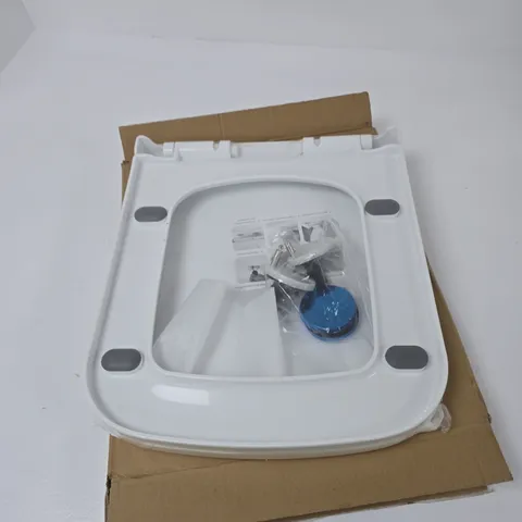 WHITE SOFT CLOSE TOILET SEAT WITH FIXINGS