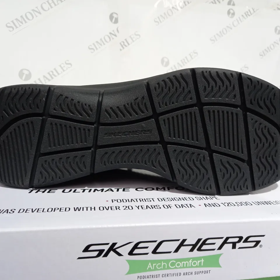 BOXED SKETCHERS BLACK COMFORT SNEAKER SIZE - UK 11