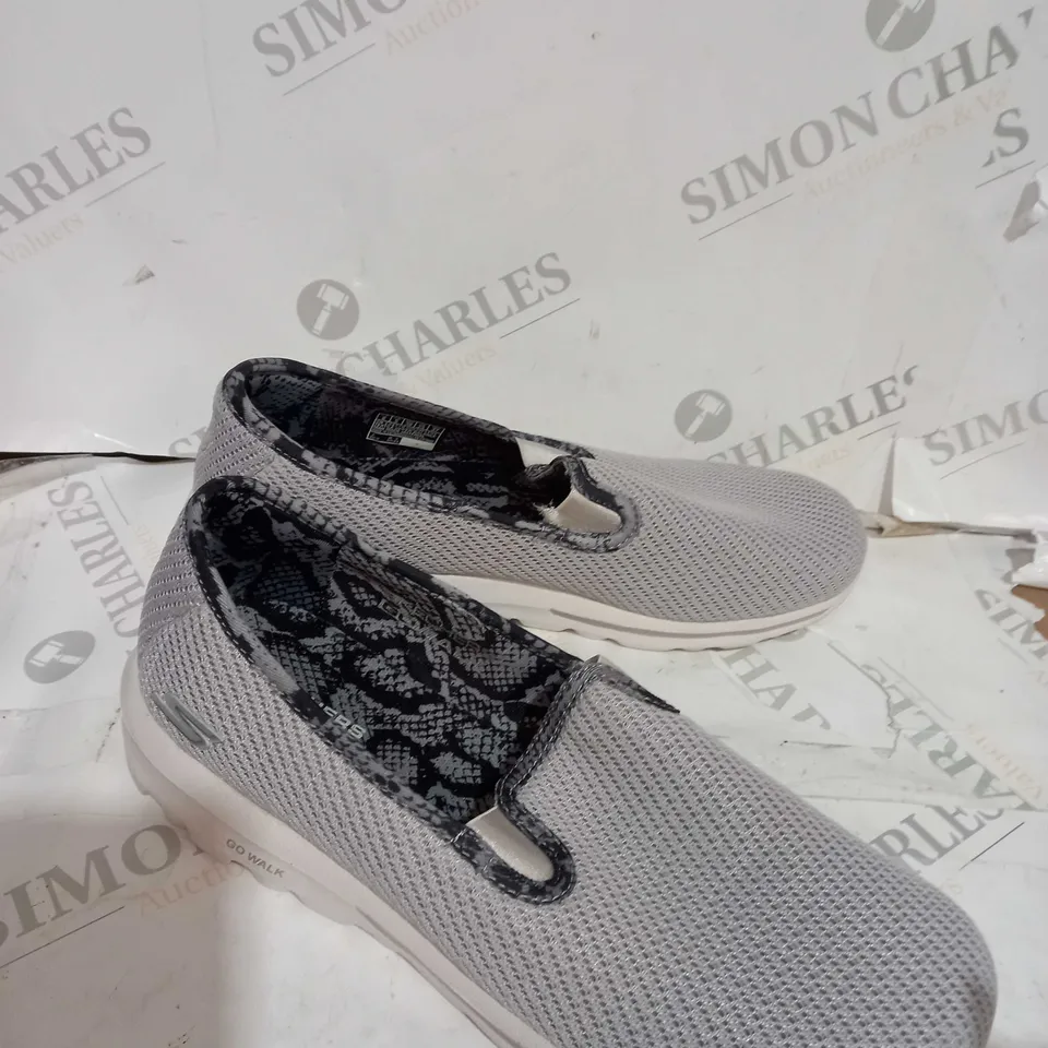 SKECHERS ORIGINAL GO WALK SLIP ON TRAINERS IN GREY - UK SIZE 5