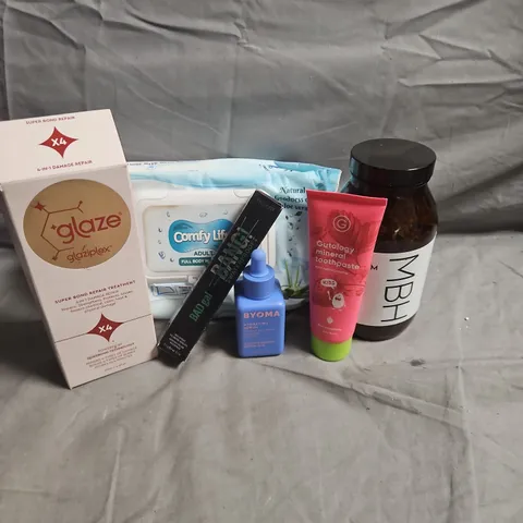 APPROXIMATEY 20 ASSORTED HEALTH AND BEAUTY PRODUCTS TO INCLUDE - GLAZE SUPER BOND REPAIR TREATMENT - BENEFIT BAD GAL MASCARA - BYOMA HYDRATING SERUM - ETC