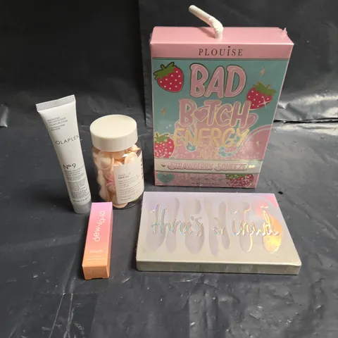 LOT OF 5 ASSORTED COSMETIC PRODUCTS TO INCLUDE - MADE BY MITCHELL THREE'S A CROWD POWDER HIGHLIGHTER - PLOUISE LIP CARE DUO - REHAB. DOSE 1.0 HAIR OIL - ETC
