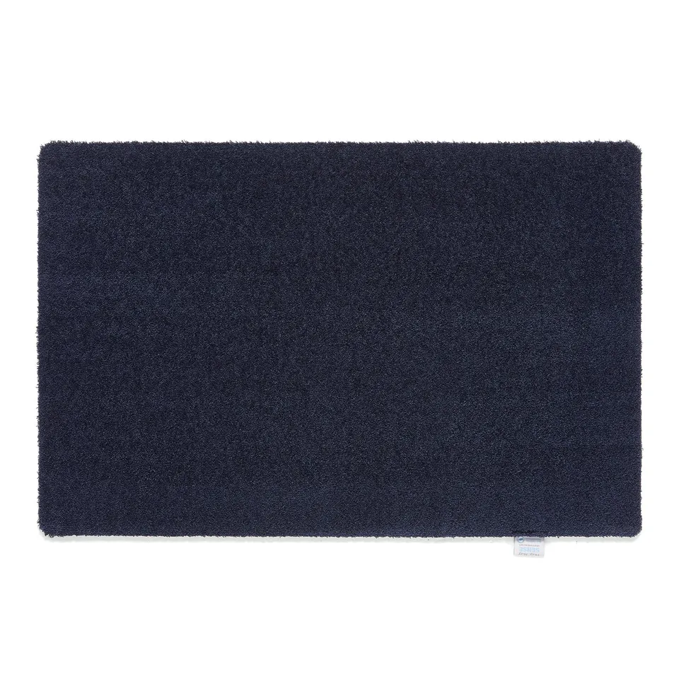 BAGGED HUG RUG SENSE FRENCH NAVY 65 X 100CM