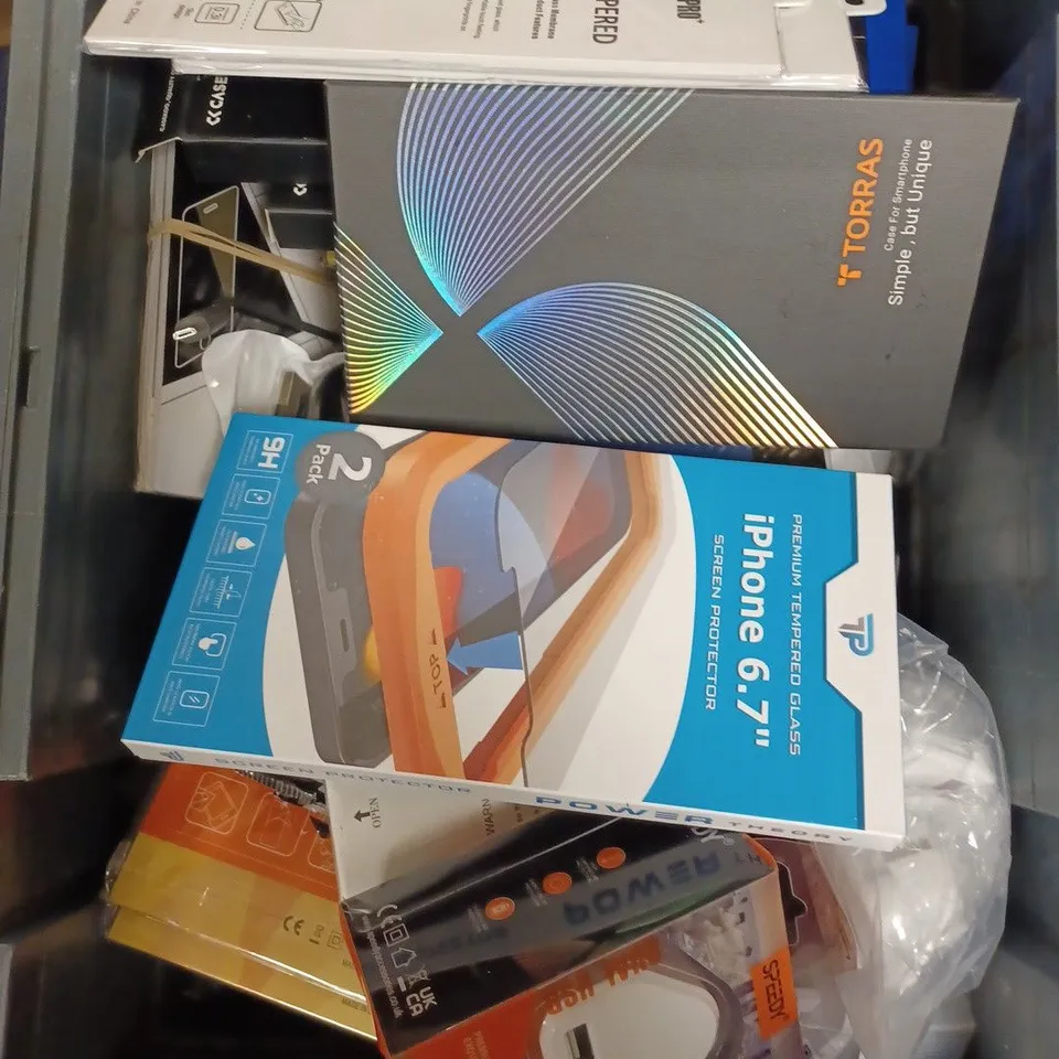 BOX OF APPROXIMATELY 30 ASSORTED SMARTPHONE & TABLET ACCESSORIES TO INCLUDE CHARGING CABLES, SCREEN PROTECTORS, TEMPERED GLASS ETC 