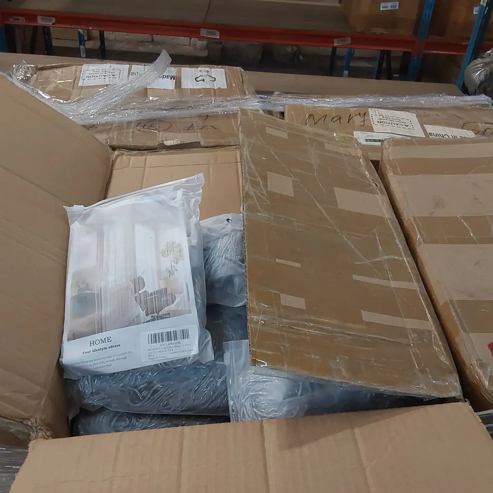 PALLET OF LARGE QUANTITY OF TASSEL GLASS BEAD CURTAINS 
