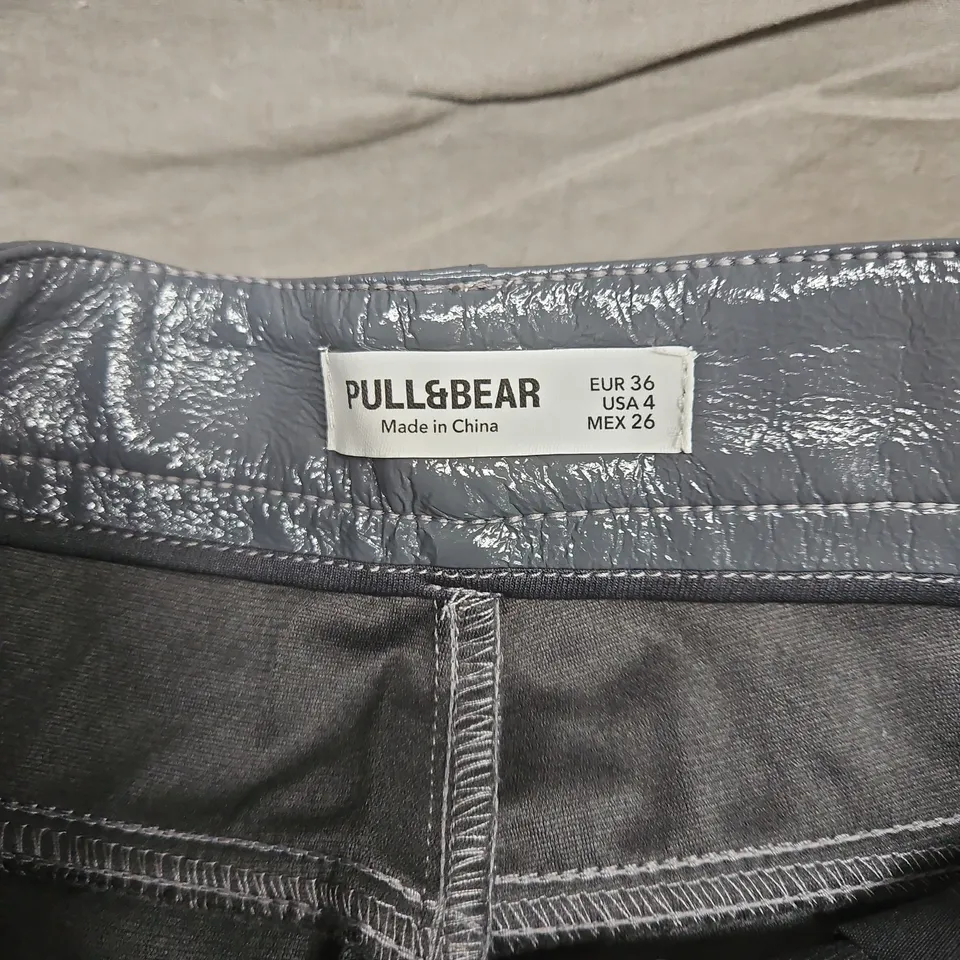 PULL&BEAR WOMEN'S STRAIGHT FIT GREY COATED TROUSERS