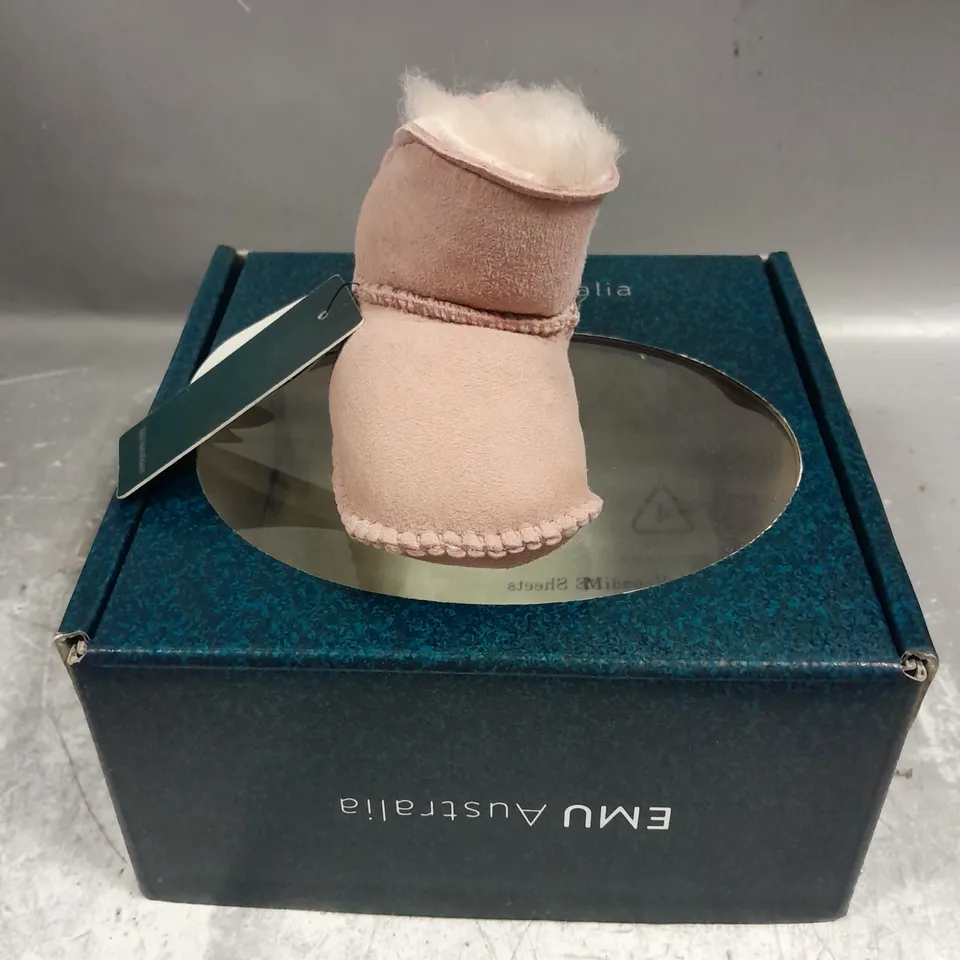 BOXED PAIR OF EMU AUSTRALIA BABY BOOTIE IN BABY PINK SIZE 0-6M