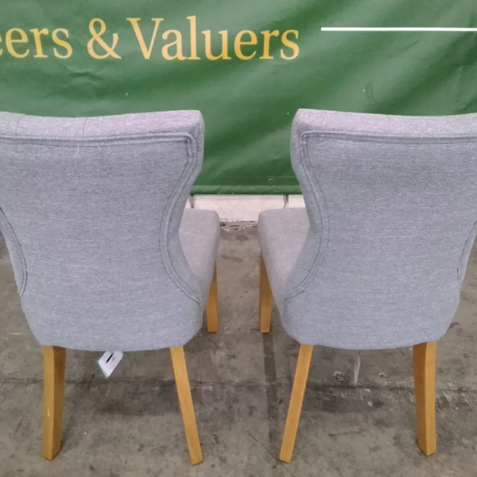 SET OF 2 NEW BEWLEY LIGHT GREY FABRIC BUTTON BACK DINING CHAIRS (OAK LEG)