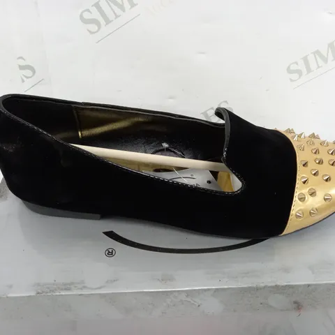 FLAT HEELED BLACK VELVET GOILD SPIKEY TOE SIZE 6