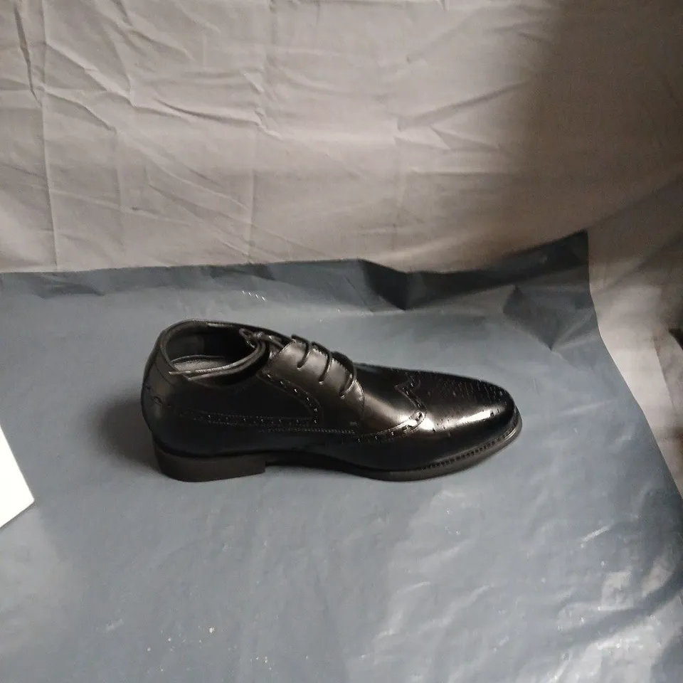 CONZURI MEN'S BLACK LEATHER OXFORD SHOES WITH BROGUE DETAILING – LACE-UP 