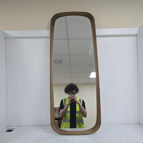 WOODEN FRAME HANGING MIRROR 