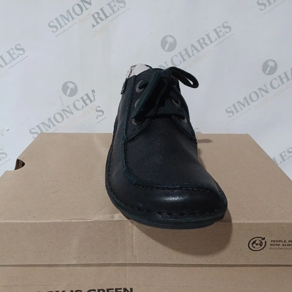 CLARKS FUNNY DREAM IN BLACK - UK 7 