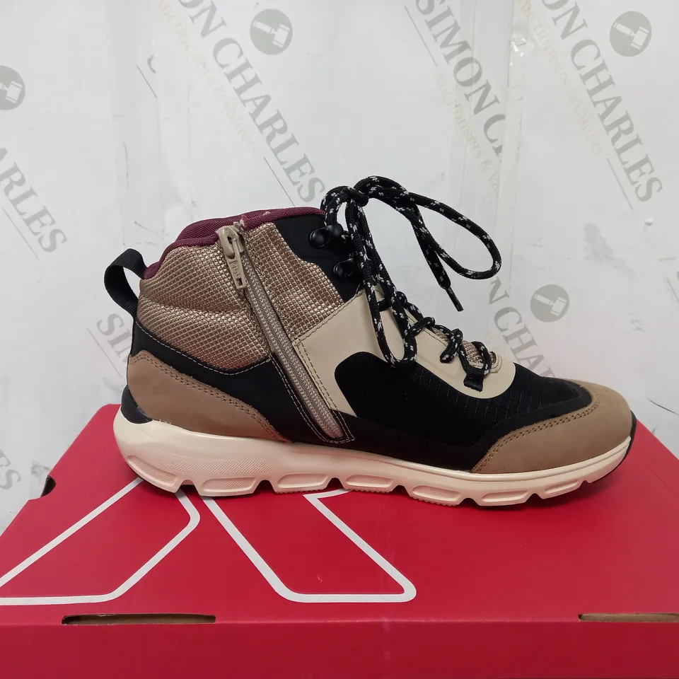 BOXED PAIR OF RIEKER HIKING BOOTS IN CREAM SIZE 5