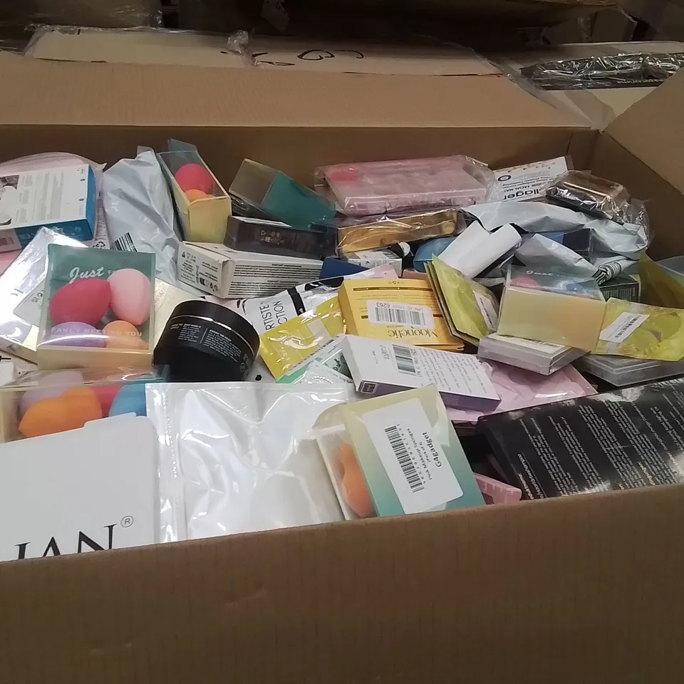 PALLET CONTAINING A LARGE QUANTITY OF COSMETIC PRODUCTS TO INCLUDE;NAIL POLISH,PROFESSIONAL NAIL FILE SET,WAX STICK,LIPSTICK
