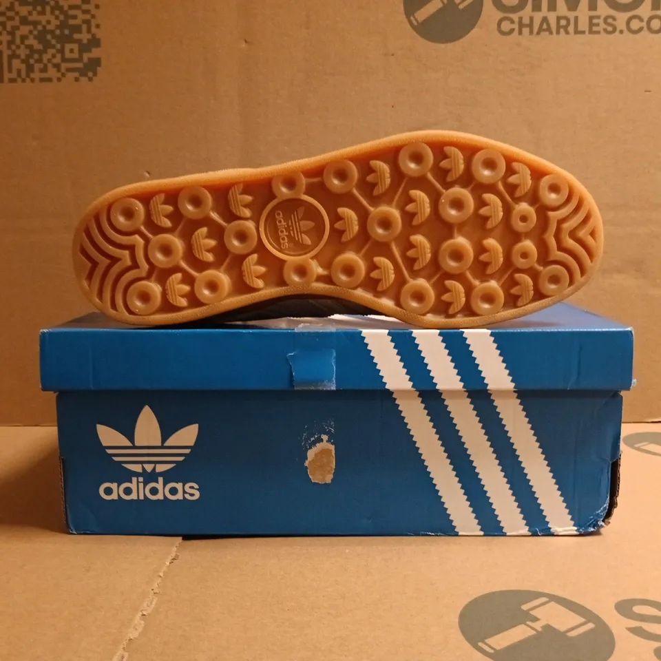 BOXED PAIR OF ADIDAS GAZELLE INDOOR WOMEN'S TRAINERS IN MINT GREEN/CREAM SIZE UK 5