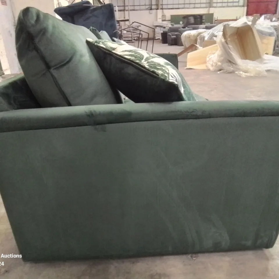 QUALITY DESIGNER 3 SEATER SOFT VELVET UPHOLSTERED GREEN SOFA WITH SCATTER CUSHIONS