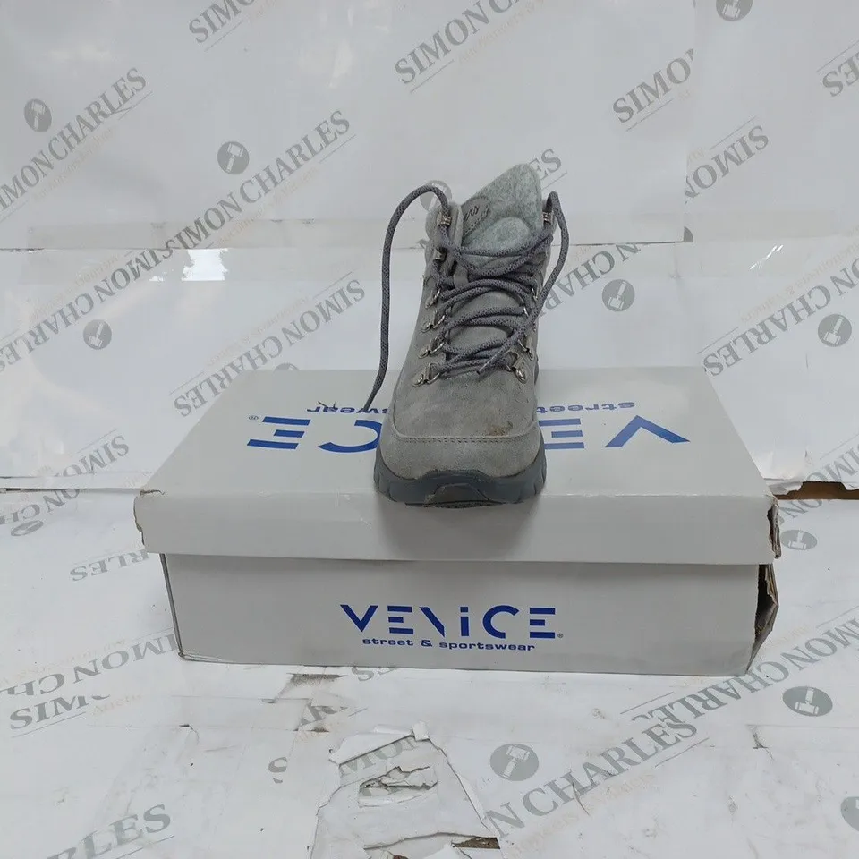 BOXED SKECHERS GREY SYNERGY WARM TECH BOOT- SIZE 4