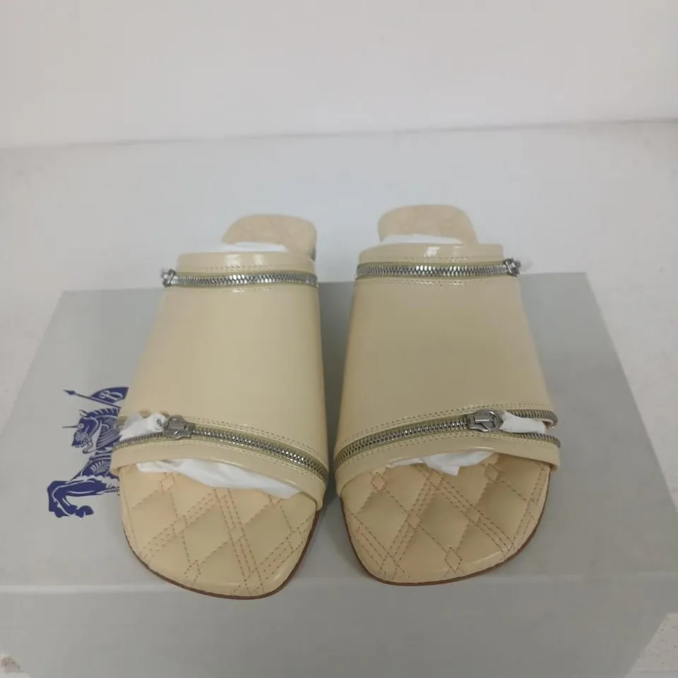 BURBERRY ZIP SANDAL WITH KITTEN HEEL – BEIGE, UK 2.5 (EU 35.5)