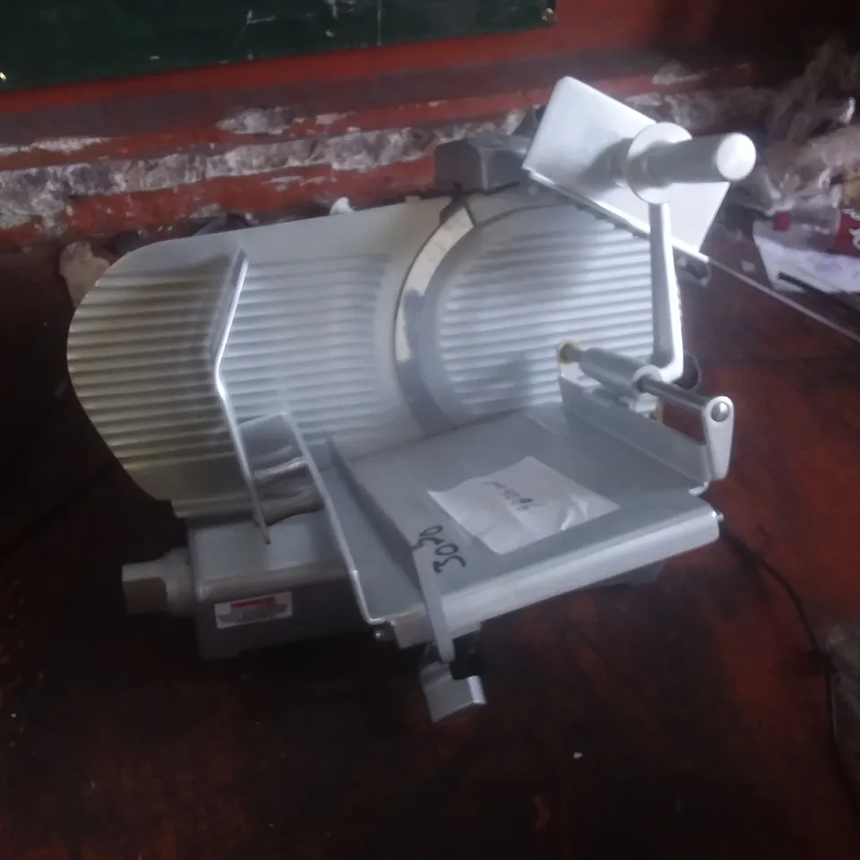 METAL FOOD CUTTER