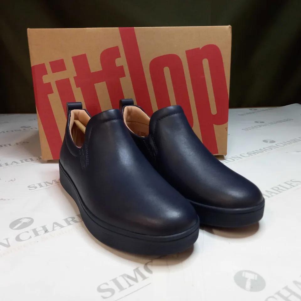 FITFLOPS RALLY LEATHER SLIP ON TRINERS IN NAVY  - SIZE 4
