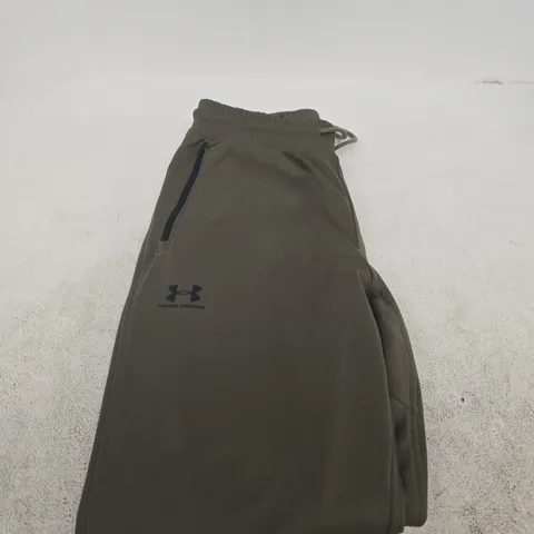 UNDER ARMOUR FLEECED TRACKSUIT BOTTOMS - SIZE M