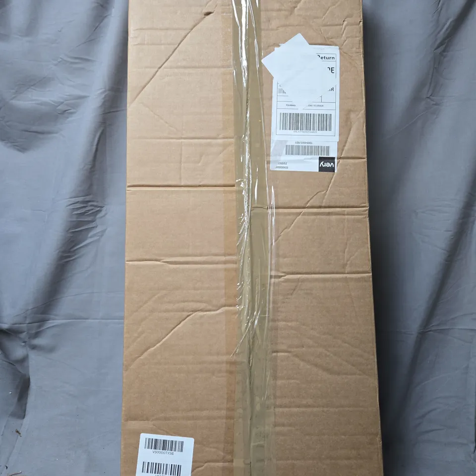 9FT BERRY GARLAND – GARDEN & PATIO DECORATION