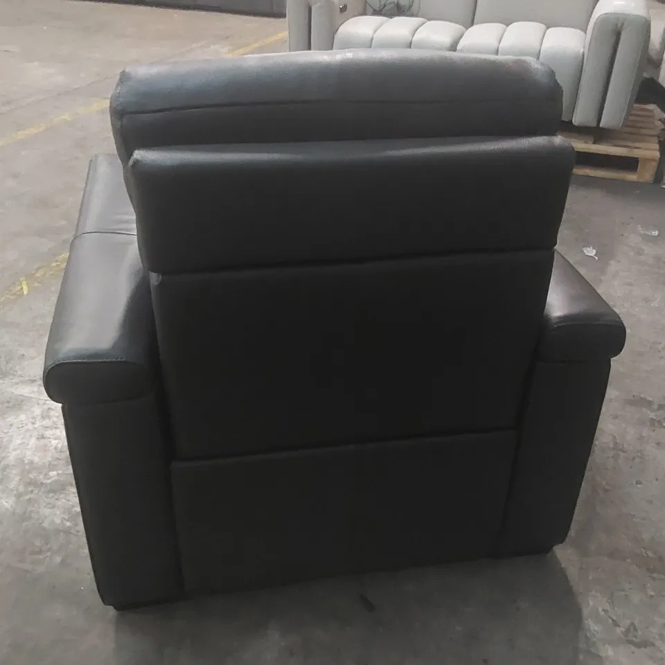 QUALITY DESIGNER ITALIAN MADE LEATHER UPHOLSTERED ADRIANO ELECTRIC RECLINER
