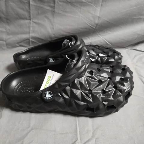 Crocs Black Clogs with Geometric Textured Upper – UK SIZE M8 / W9