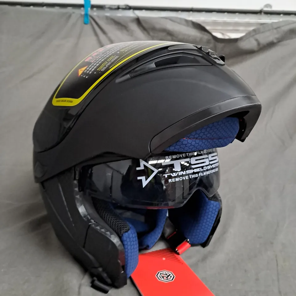 RZ HELMET IN BLACK SIZE XXL 