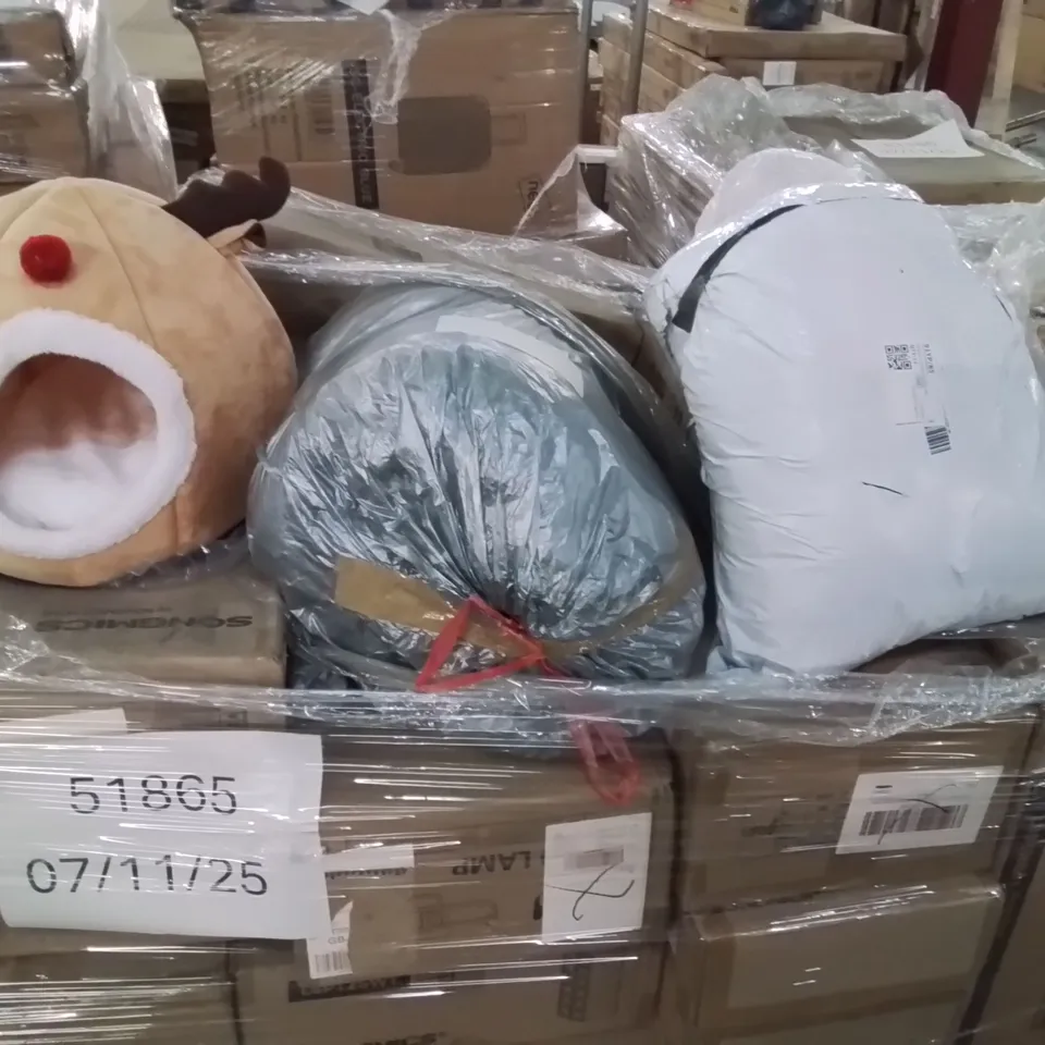 PALLET CONTAINING VARIOUS ASSORTED BOXED ITEMS TO INCLUDE: CEILING LAMP, PEDAL BIN, CAT BED, STORAGE BENCH BOXED FURNITURE ECT.