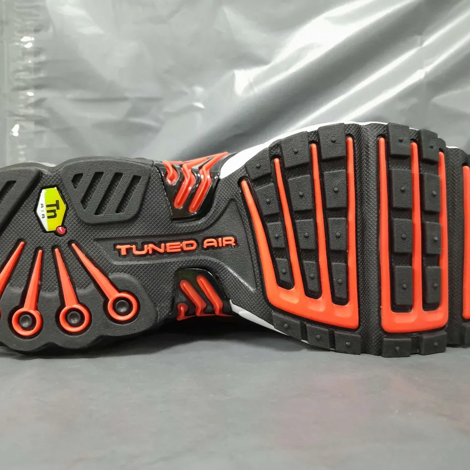 BOXED PAIR OF NIKE AIR MAX PLUS III SHOES IN ARMY GREEN/BLACK/RED UK SIZE 7