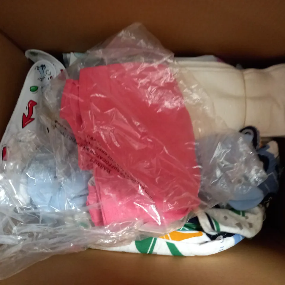 LOT OF APPROX 10 ASSORTED CHILDRENS CLOTHING ITEMS VARYING IN STYLE/SIZE/COLOUR TO INCLUDE: JUMPERS, TROUSERS AND BABYGROWS